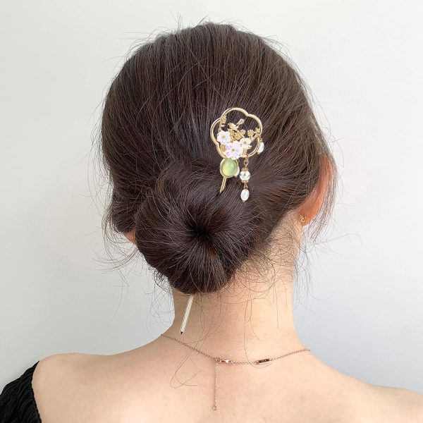 10 Pieces Decorative Vintage Retro Pearl Gold Metal Hair Sticks Pins with Pendants Chinese Hanfu Asian Flower Butterfly Hair Chopsticks Hair Bun Updo Holders Long Hairpins for Women Girls